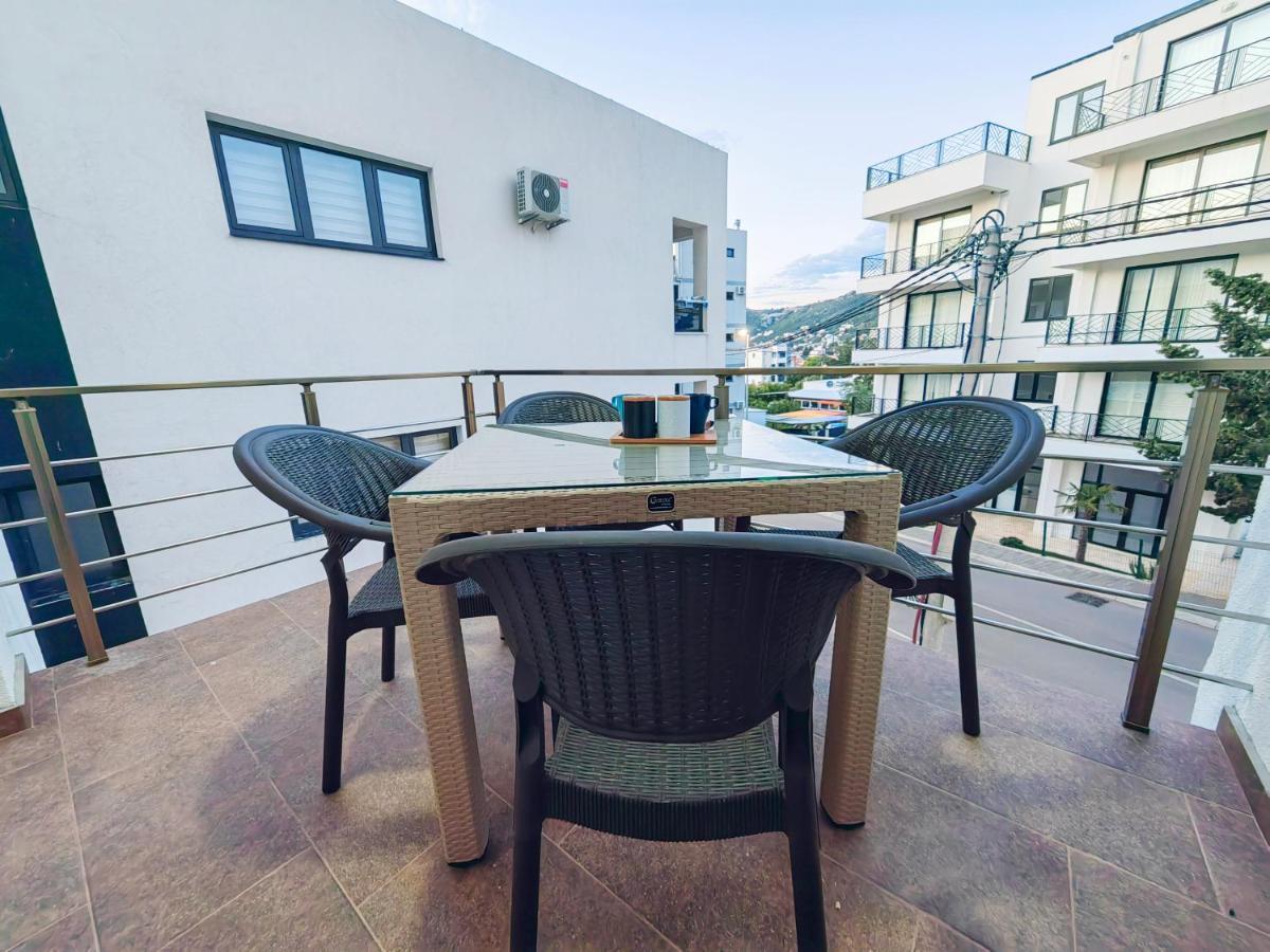 Mialex Apartments Dobra Voda Eksteriør bilde